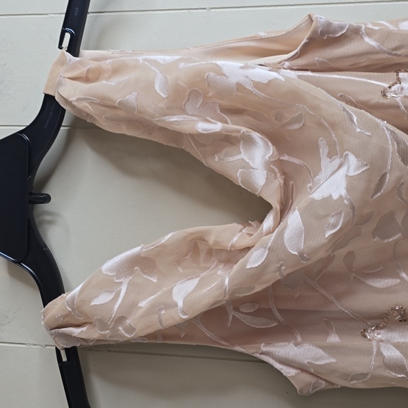 Elegant Cream Sleeveless Dress Patra 6 - Picture 8 of 12